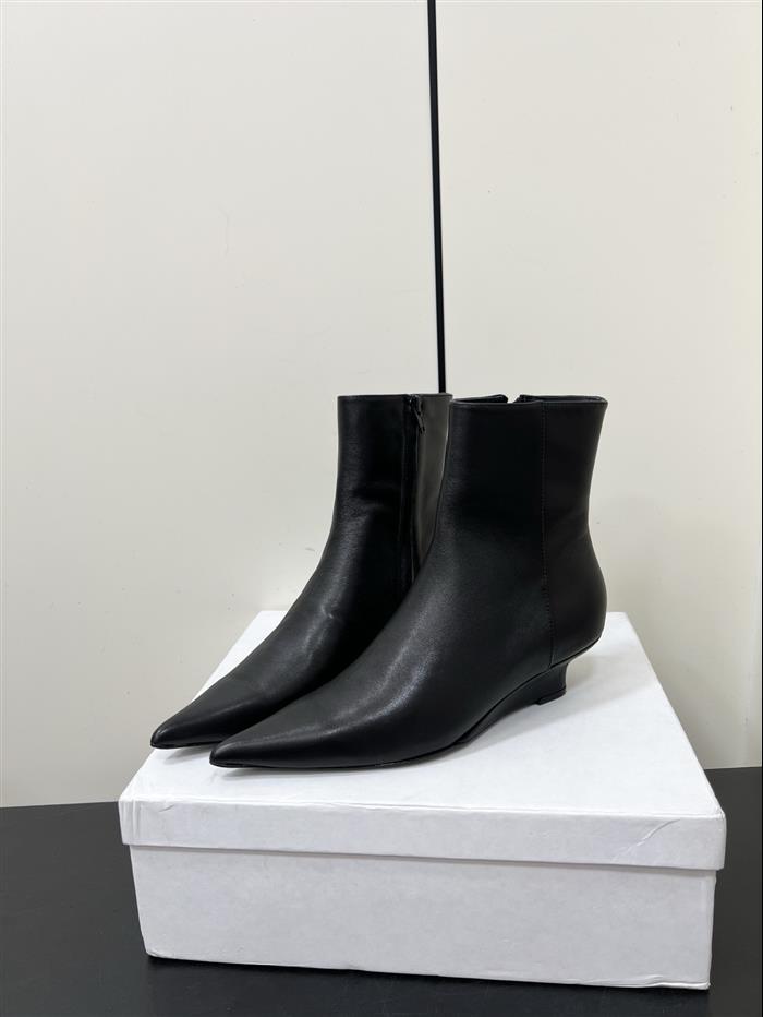 2025112817431536 370